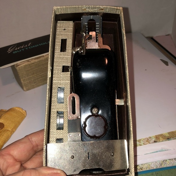 Vintage Greist Products Rotary Buttonholer with attachments and manual - 1956- - Picture 4 of 7